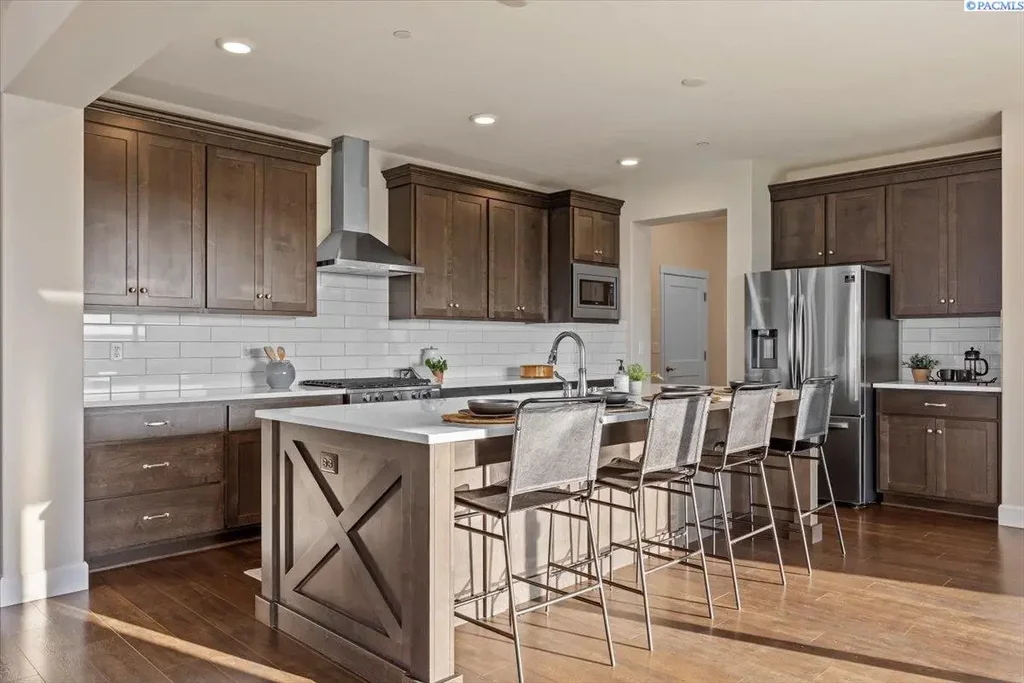 5026 Smitty Dr, Richland