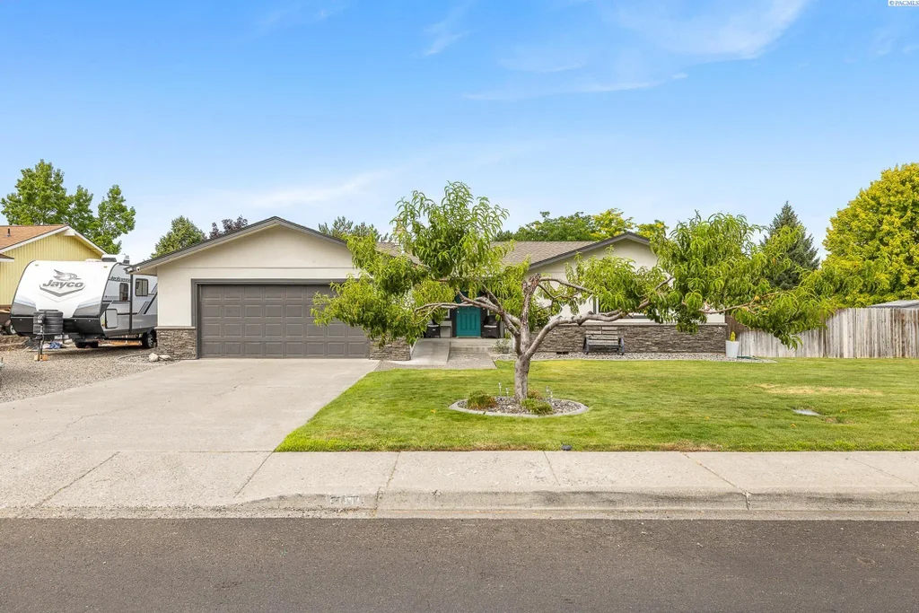 100 Hills West Way, Richland