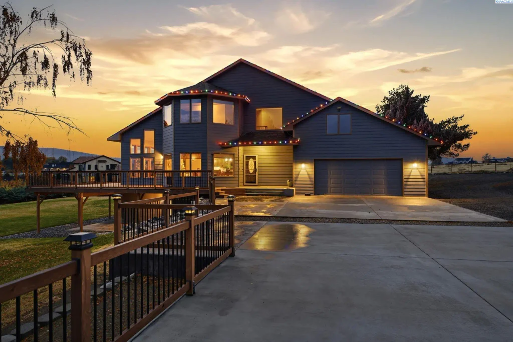 3107 Mt. Adams View Drive, West Richland