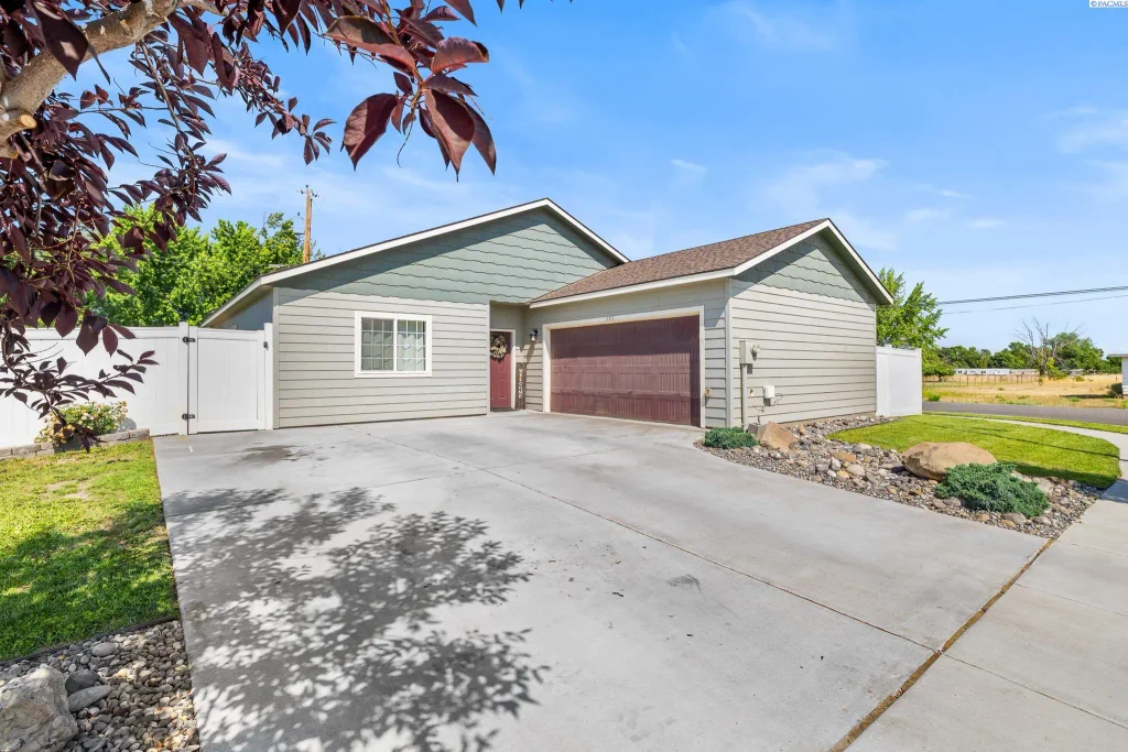 595 N Irving Pl, Kennewick