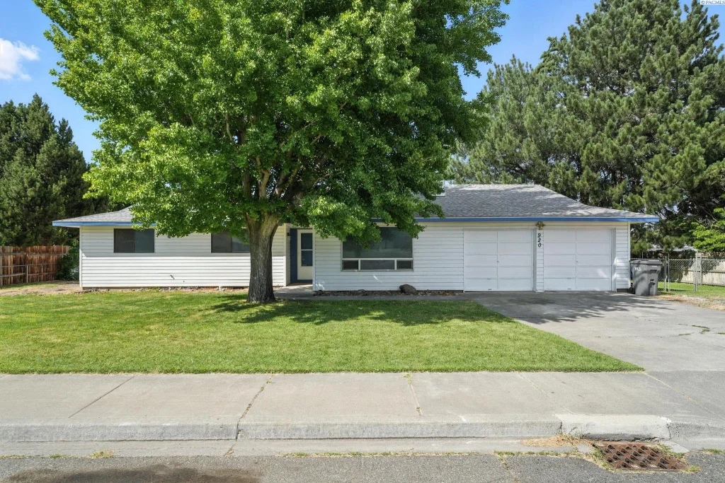 920 W 14th Pl, Kennewick