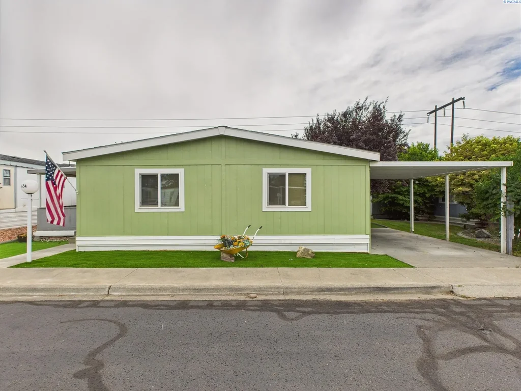 7901 W Clearwater #124, Kennewick