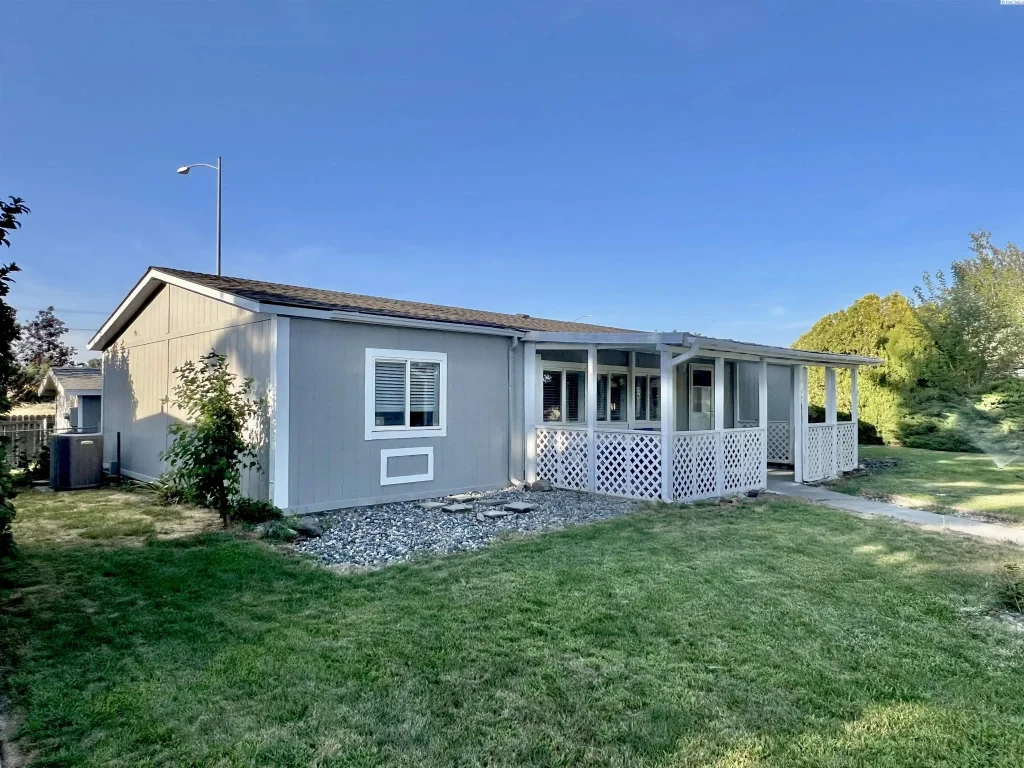 7901 W Clearwater, Kennewick