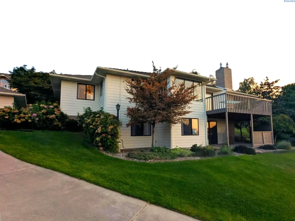 3803 W 40th Place, Kennewick