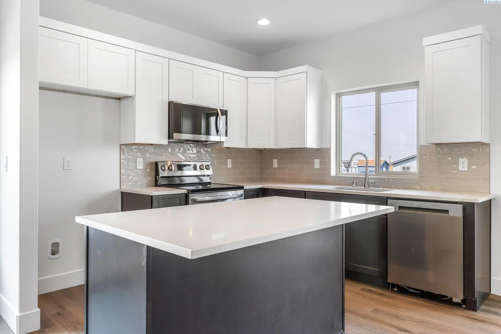 7672 Grapevine Ct, West Richland