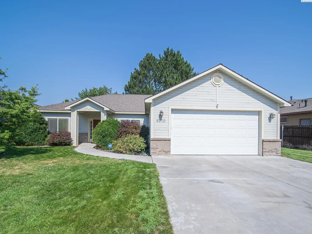 8210 W Clearwater Pl, Kennewick