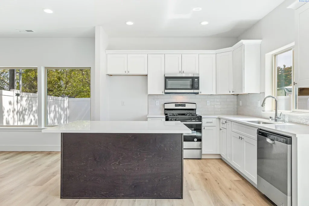 1075 S Underwood Pl, Kennewick