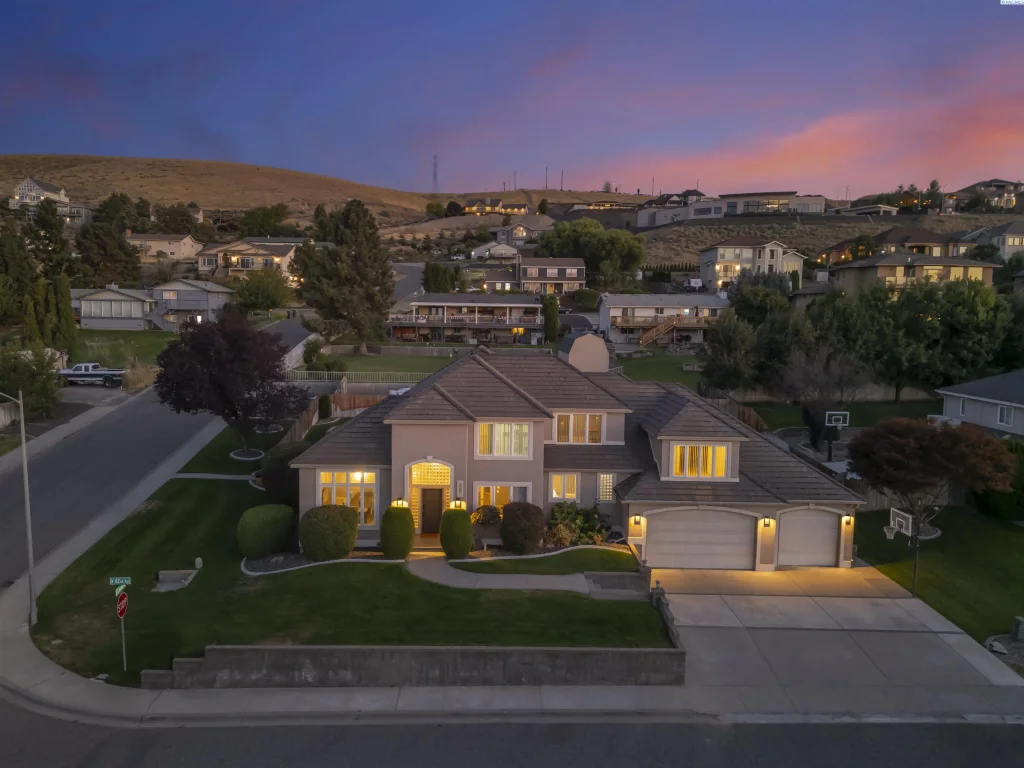 3501 W 42nd Ave, Kennewick