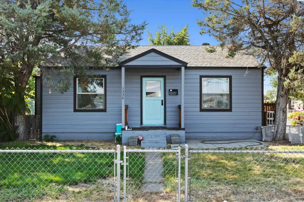1332 W Sylvester St, Pasco