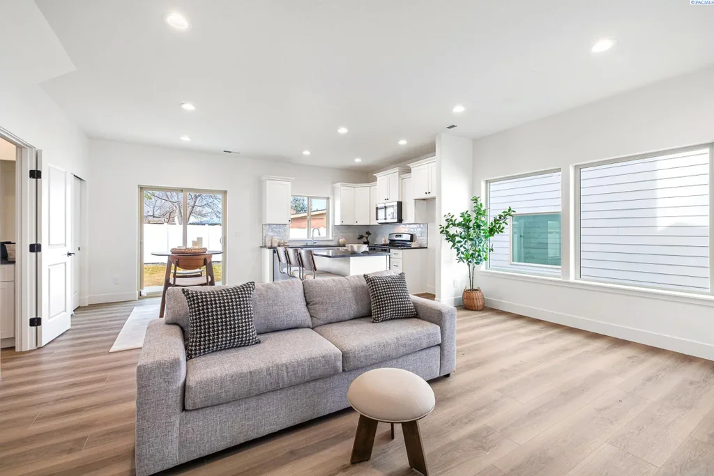 1030 S Underwood Pl, Kennewick