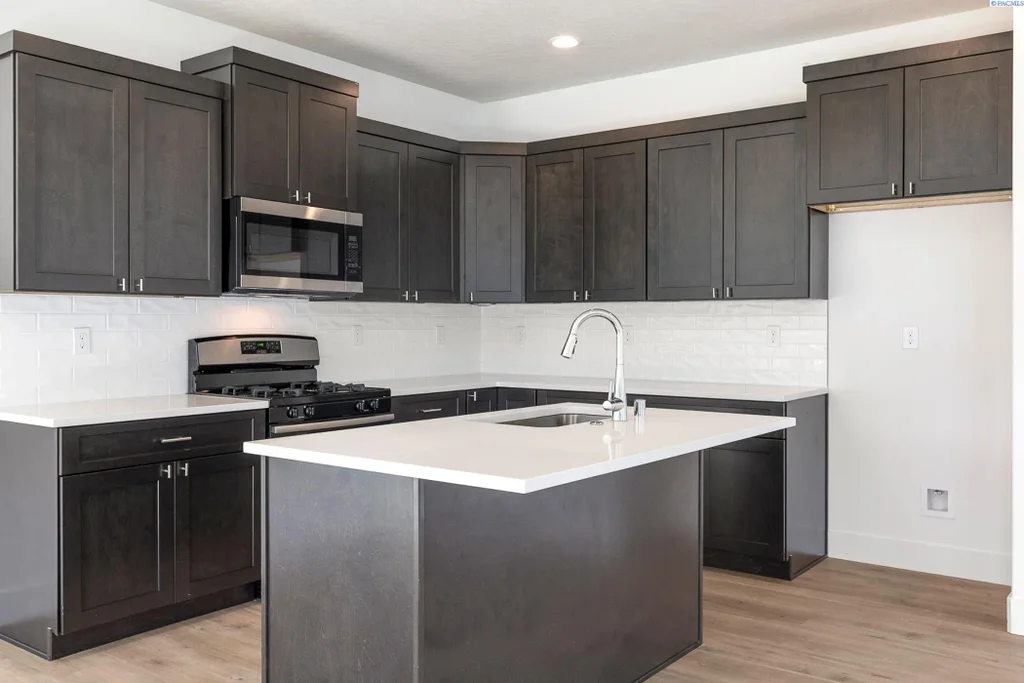 1052 S Underwood Pl, Kennewick