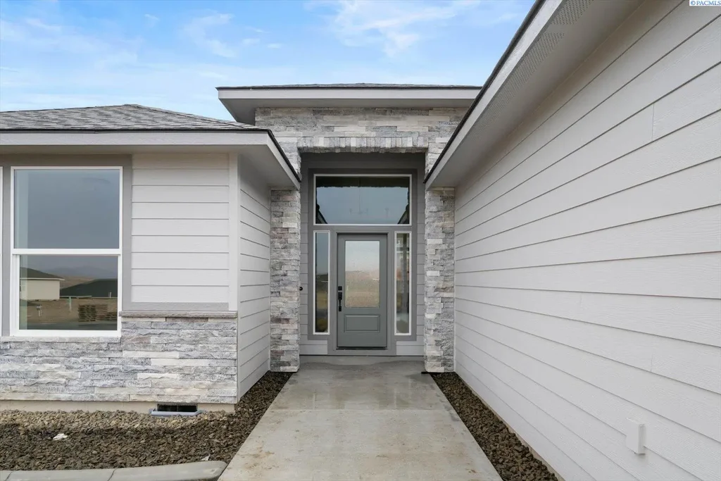 2859 S Alaska St., Kennewick