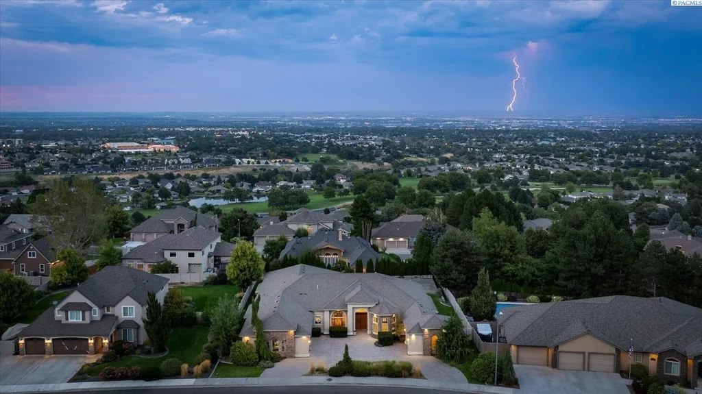 3900 W 46th, Kennewick