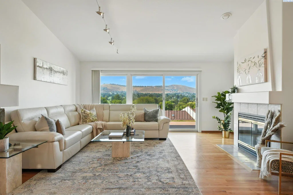 1913 Meadows Dr N, Richland