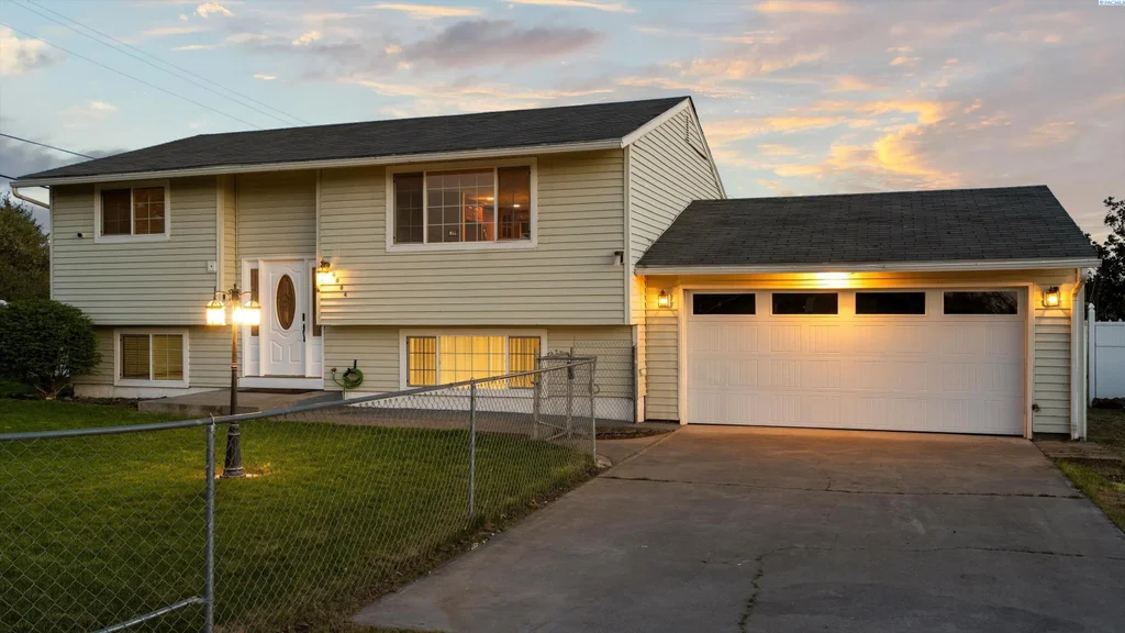 6004 W Melville Road, Pasco