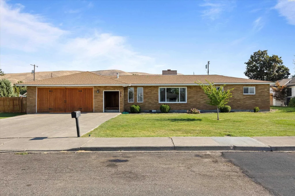 2015 Benson Avenue, Prosser