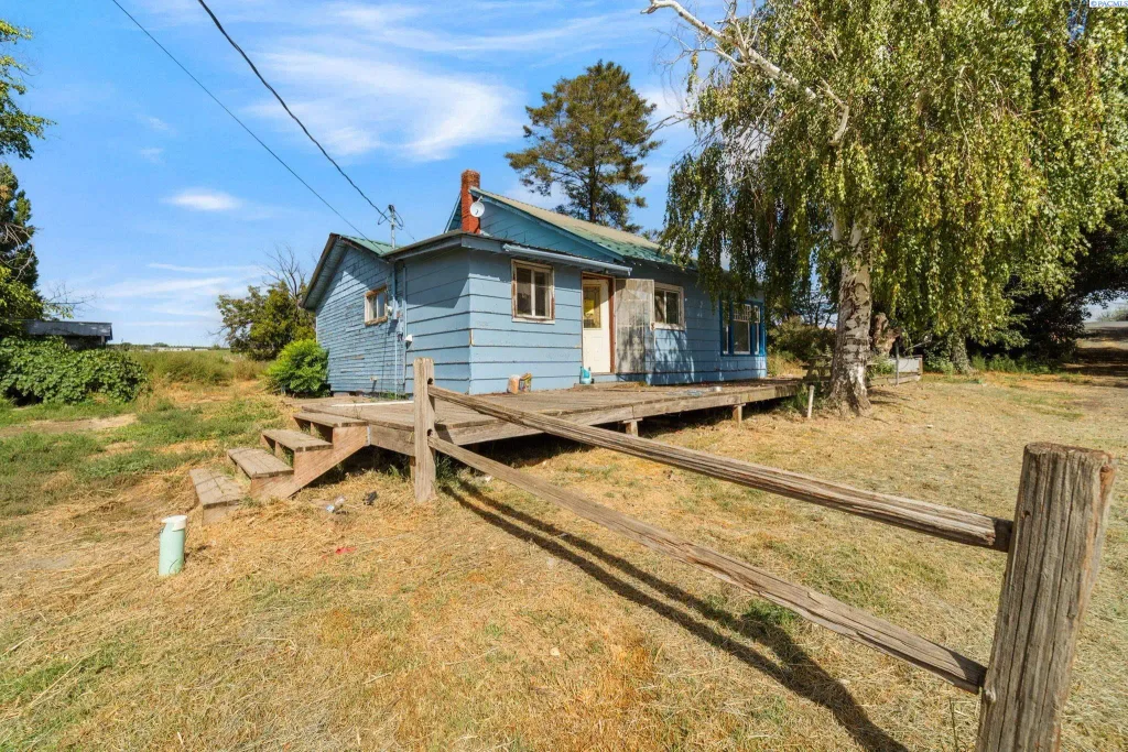 22902 N Beers Rd., Prosser