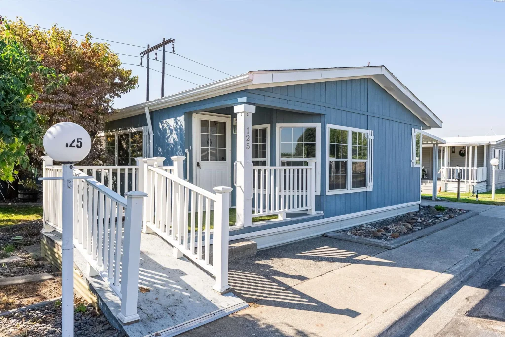 7901 W Clearwater #125, Kennewick