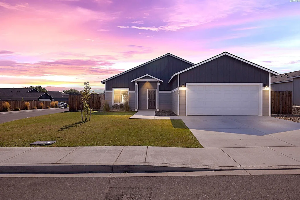 1275 Mary, Benton City