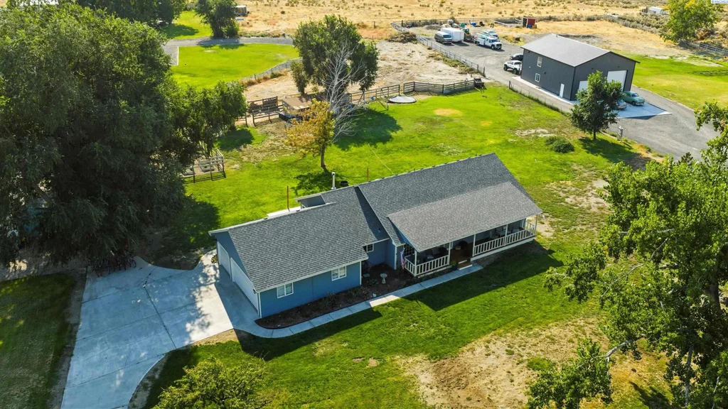 42803 E Ridge Crest Dr, Benton City