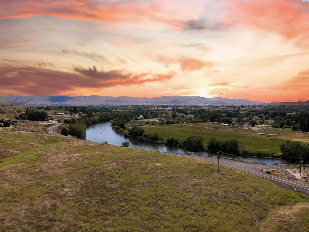 11647 E Ruppert Rd, Benton City