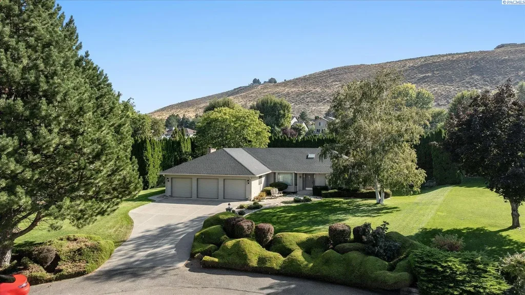 1703 S Quay Court, Kennewick