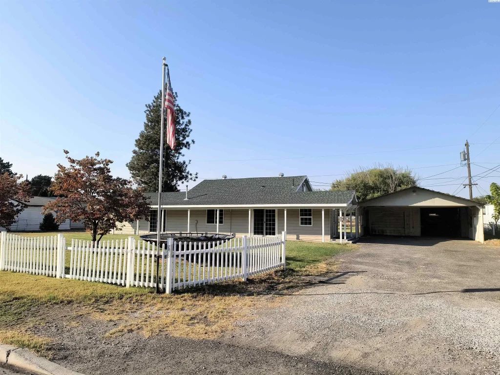 805 E 27th Ave, Kennewick