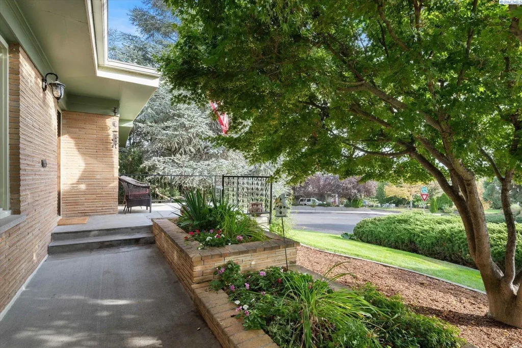 2410 S Everett Place, Kennewick