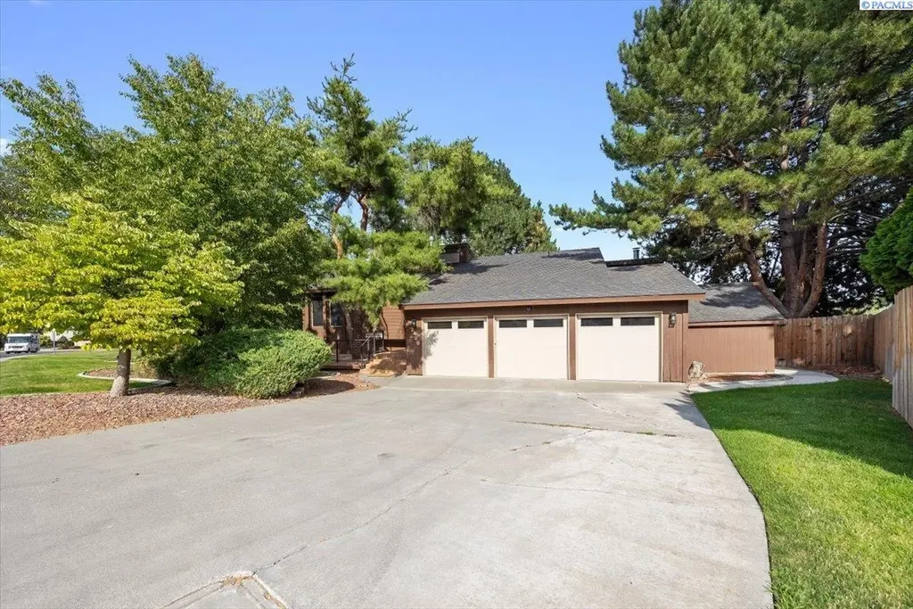 2406 Greenbrook Blvd., Richland