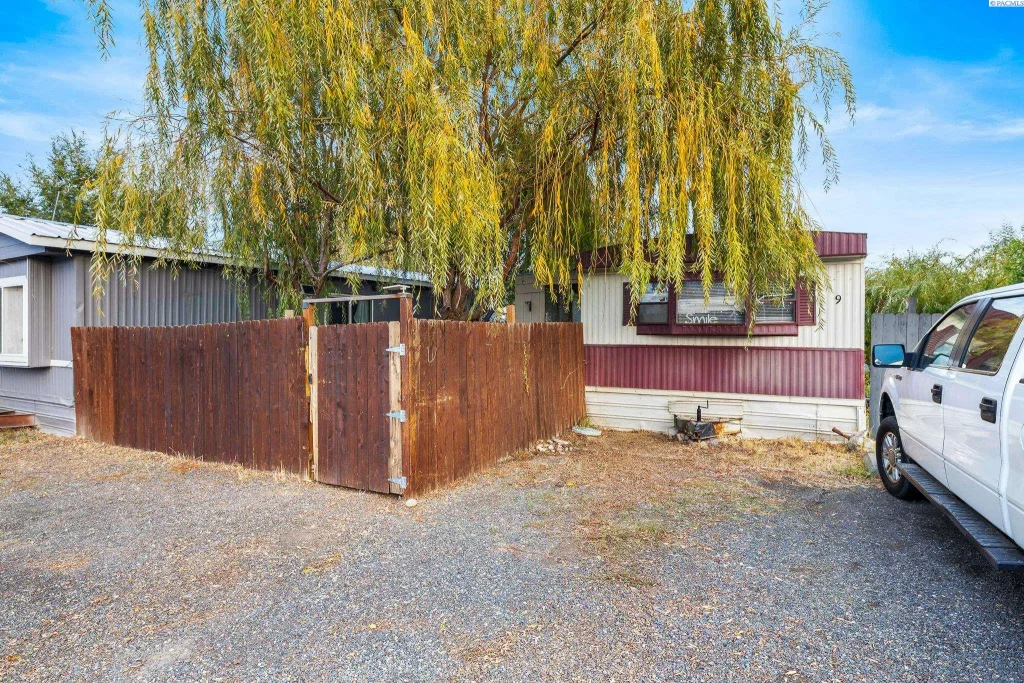 5007 W Clearwater Ave, Kennewick