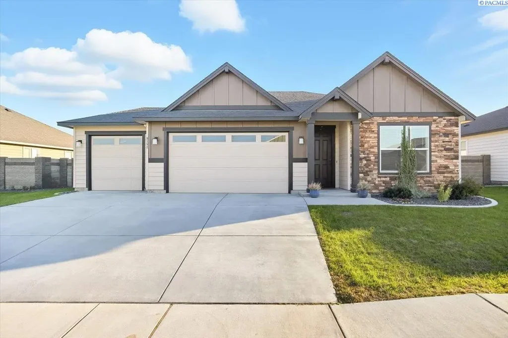 8195 Lennox St, West Richland