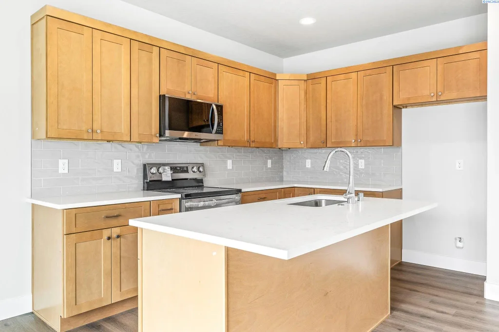 7461 Grapevine Ct, West Richland