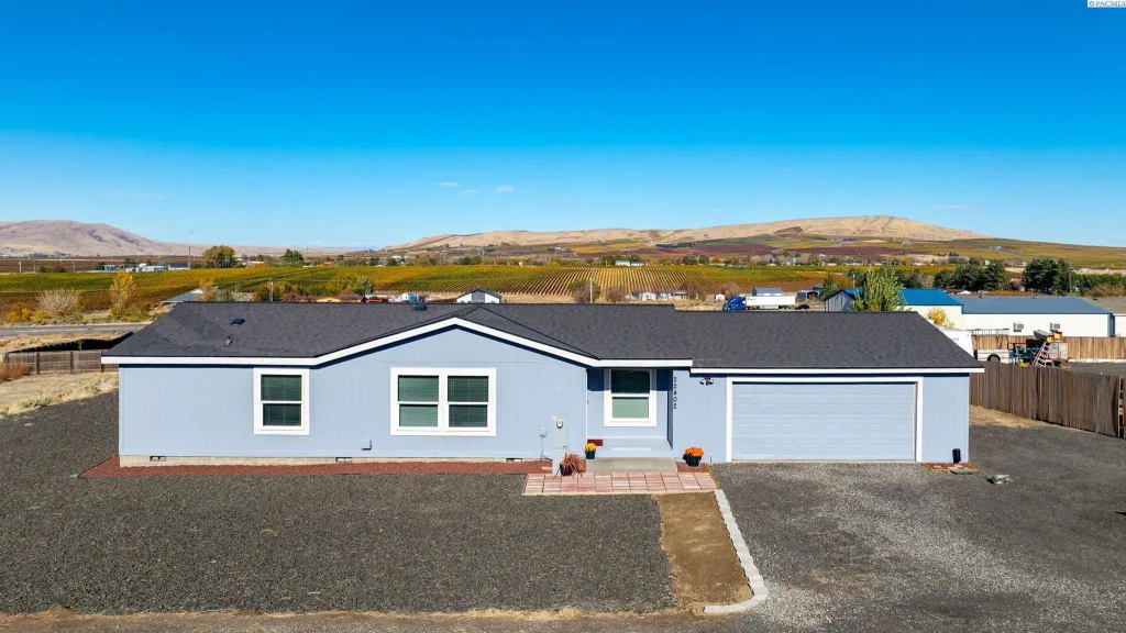 22402 E Apple Drive, Benton City