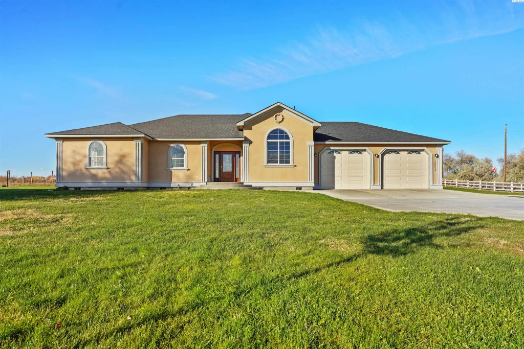 10002 N Wamba Rd, Prosser