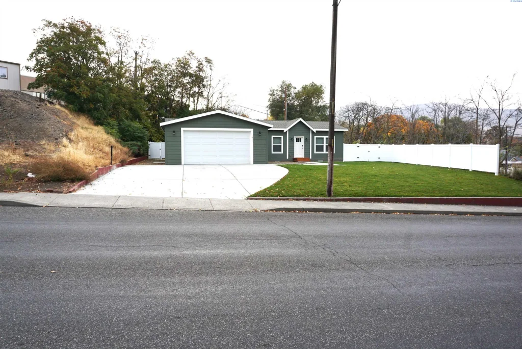 1511 Meade Ave., Prosser