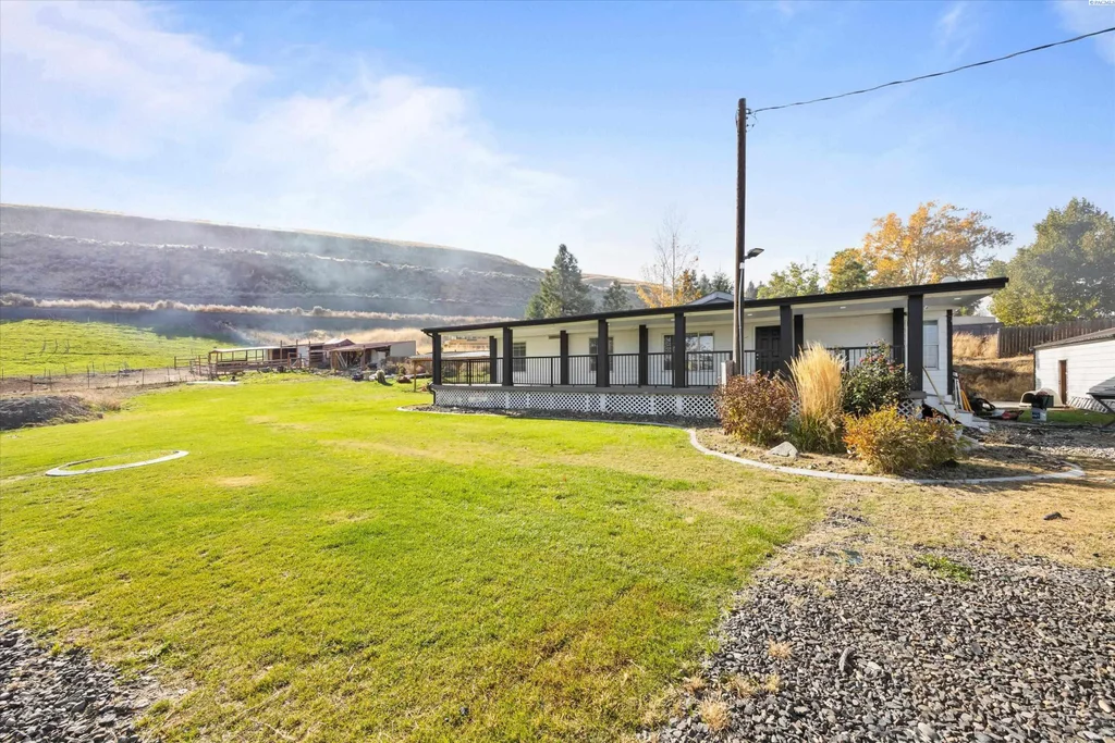 13232 N Nascar Pr Ne, Benton City