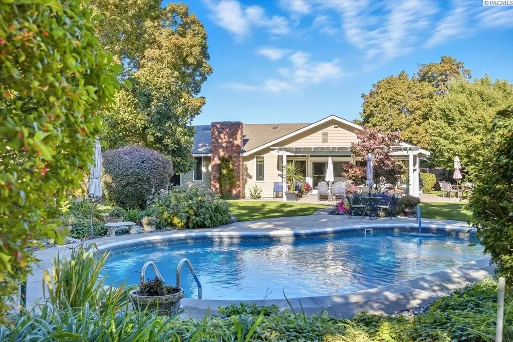 1119 S Highland Pl, Kennewick