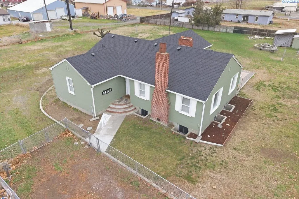 32105 S Finley Rd, Kennewick
