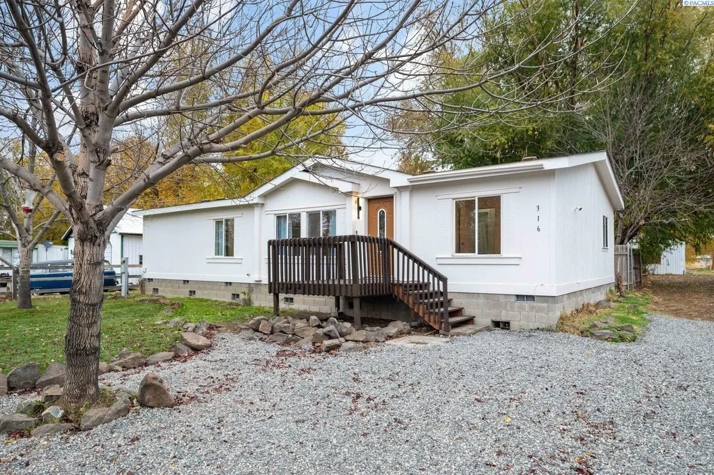 316 S 9th St, Benton City