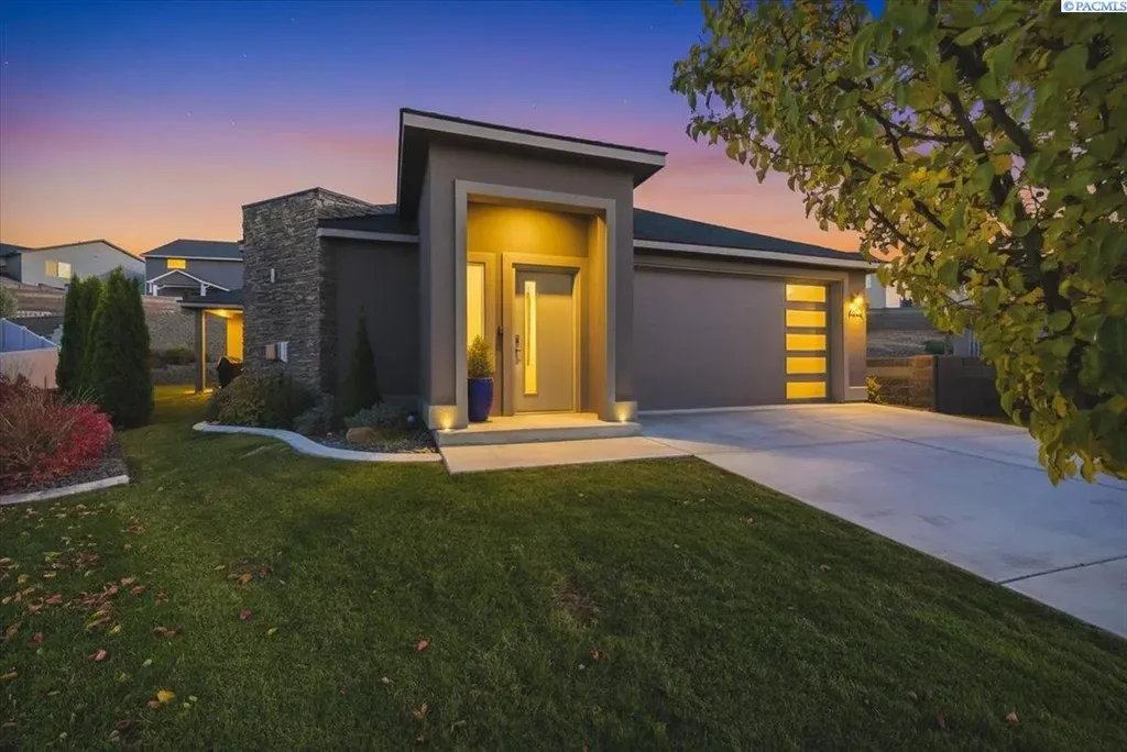 4939 Smitty Dr, Richland