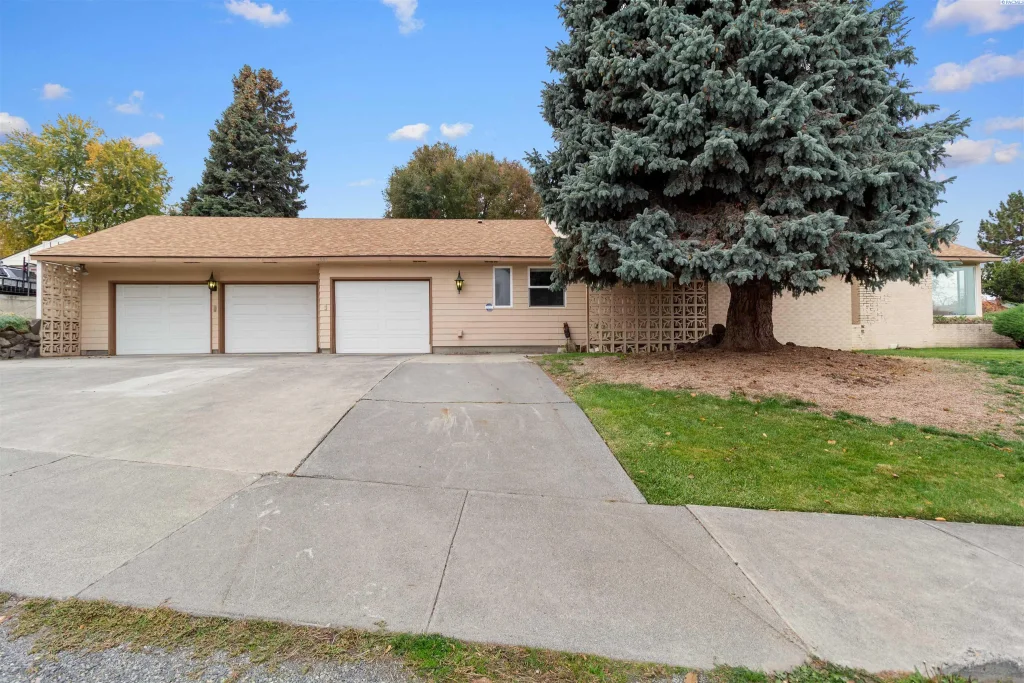 1906 S Ione Street, Kennewick
