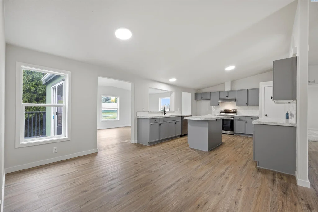 302 Tumbleweed Ct, West Richland