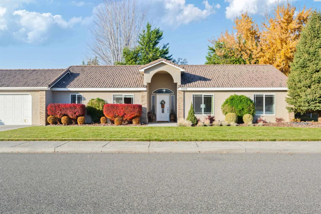 5504 Warbler Ln., West Richland