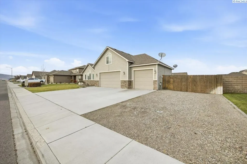 6370 Cobalt Dr., West Richland
