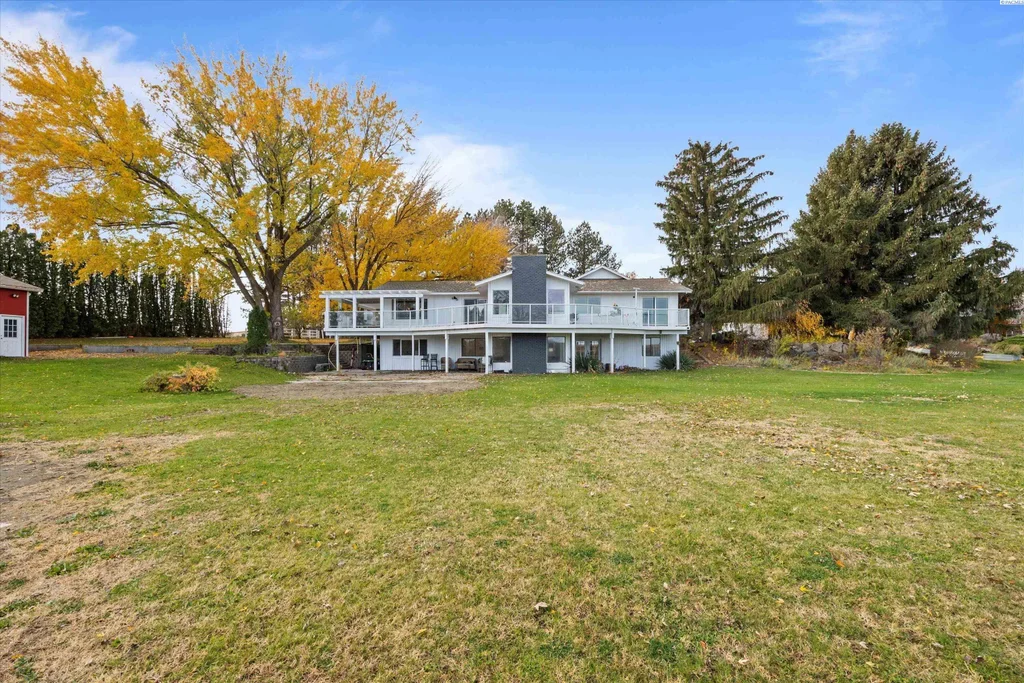 105903 N Harrington Rd, West Richland