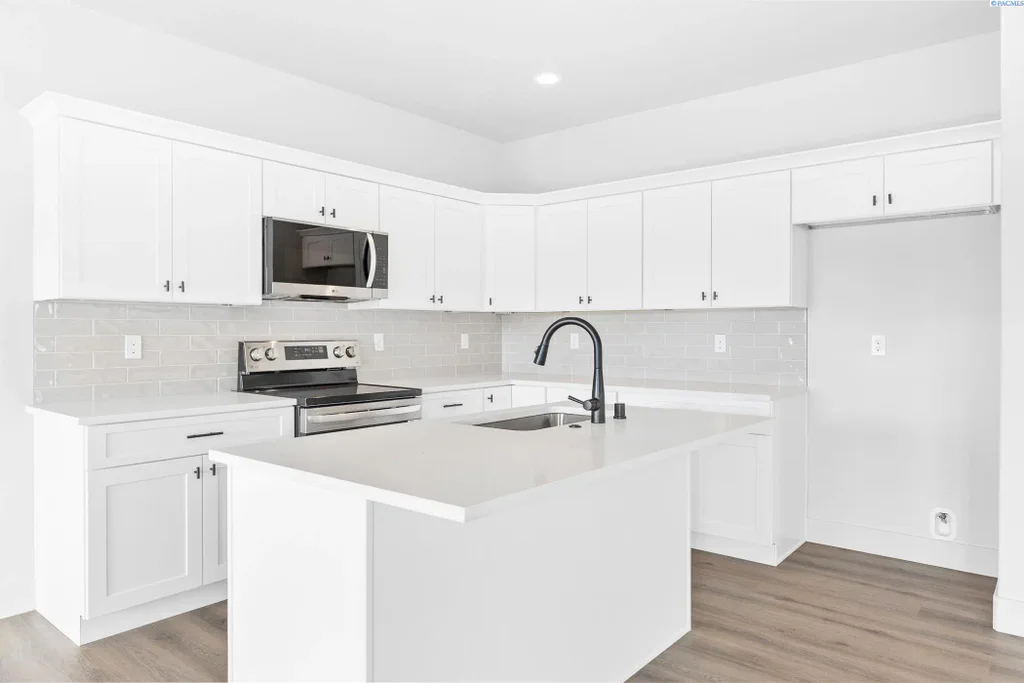 7547 Grapevine Ct, West Richland