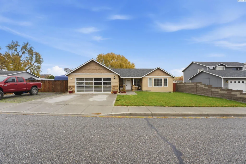 1716 W 40th Ave, Kennewick