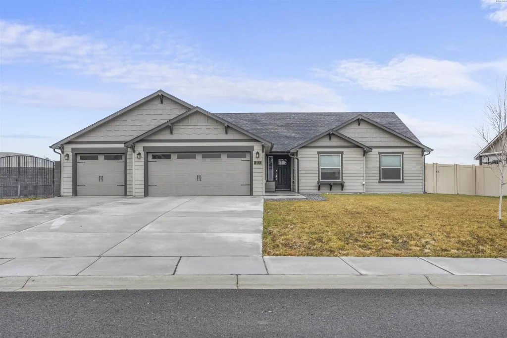 217 Rio Bravo St, Prosser