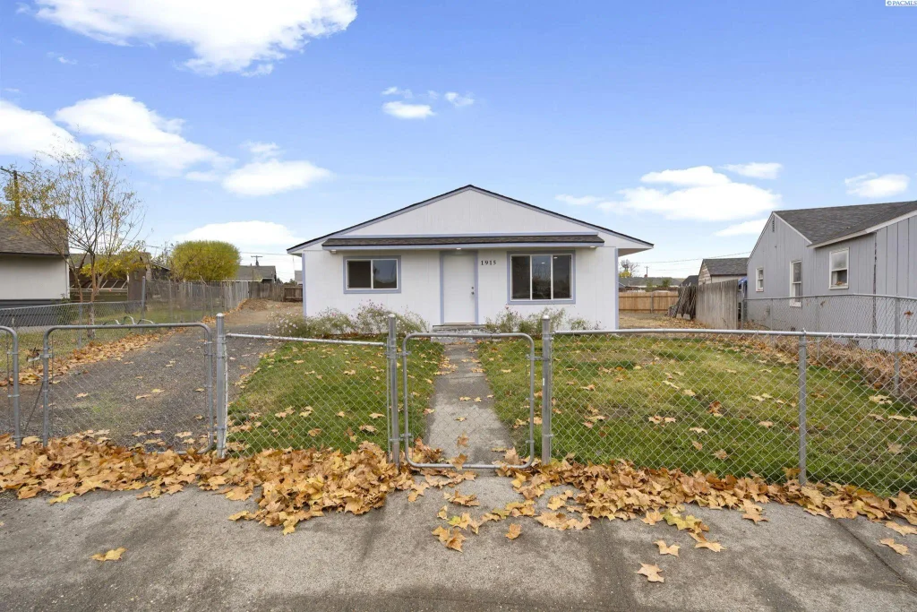 1915 Riverview Dr., Pasco