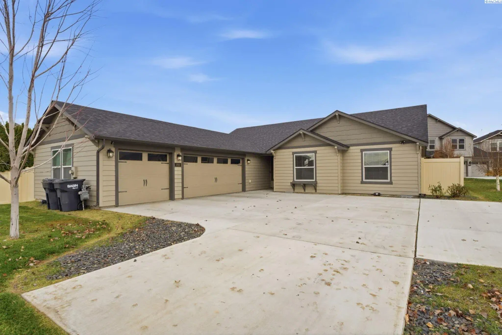 3910 Curtis Drive, West Richland